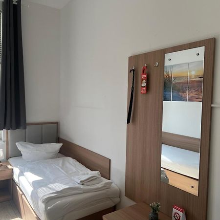Hotel Am Theater Путбус Екстериор снимка